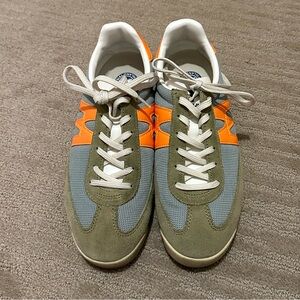 Unisex Karhu Sneakers, size 36.